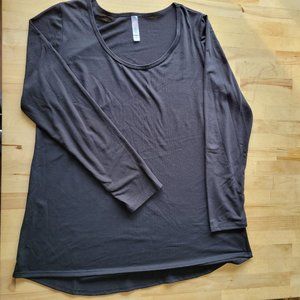 EUC - LLR L Black Lynnae Tee